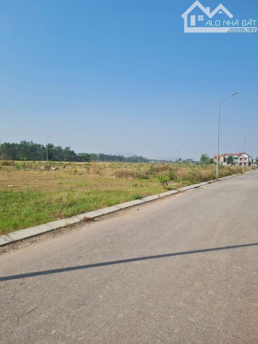 Bán Đất Đấu giá gần VIN HOME  Đồng Sơn, TP Bắc Giang. 108m2- MT 6m. đường 21m. Giá 3,5 tỷ - 3