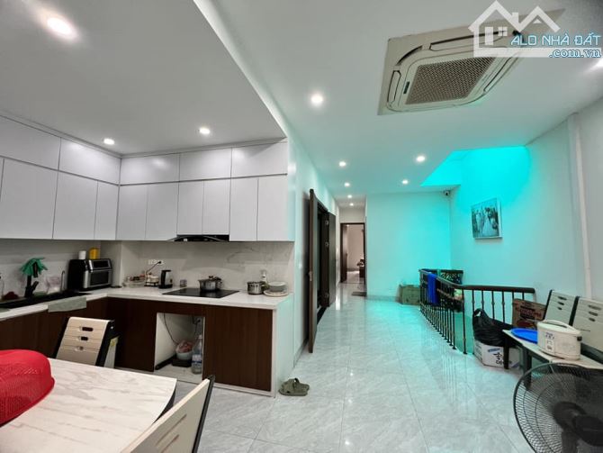 BÁN NHÀ 4T*121M*MT6M MẶT PHỐ ĐƯỜNG QUANG LAI - TỨ HIỆP VỈA HÈ KINH DOANH ĐỈNH 30 TỶ - 4