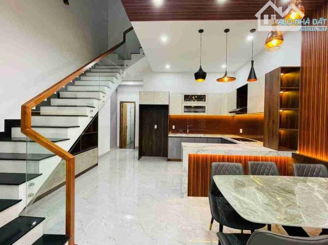 Nhà đẹp 3 tầng đường 7,7m Phạm Xuân Ẩn, Hòa Xuân - khu dân trí cao - 4