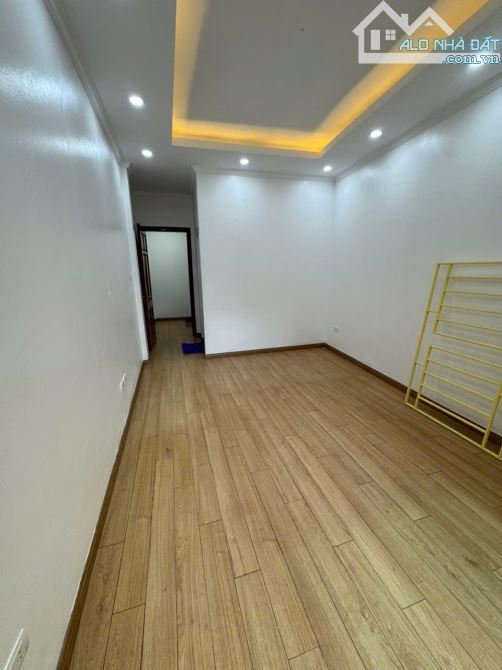 🔥🔥🔥Bán Gấp Nhà Định Công Thượng-30m2,6T- Cách ô tô 15m! Giá 5.1 Tỷ - 8