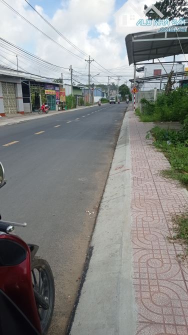Cần bán đất tangcăn nhà cấp bốn mặt tiền đường Lê Hồng Phong thuộc phường 8 thành phố Trà. - 1