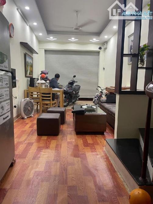 Ngã 5 Hà trì cuối đường Bà triệu 35m 5 tầng đẹp full đồ 1 bước ra mặt phố chỉ hơn 5 tỷ