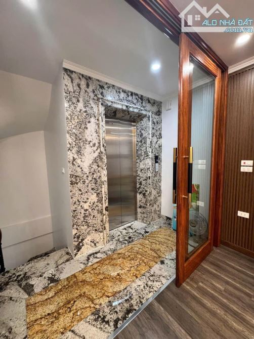 PHÂN LÔ VIP MAI DỊCH CẦU GIẤY 6 TẦNG THANG MÁY  80m 20 TỶ 2 THOÁNG TRƯỚC SAU VỈA HÈ Ô TÔ