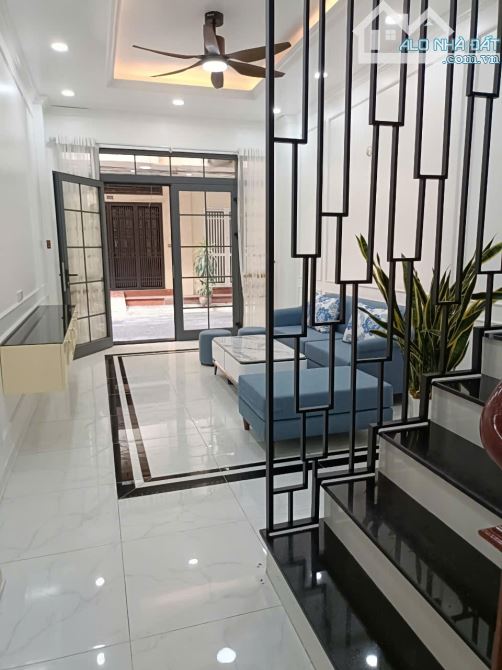 BÁN NHÀ 5 TẦNG MỚI NGỌC LÂM LONG BIÊN MẶT NGÕ Ô TÔ THÔNG - KINH DOANH ĐỈNH GIÁ - 10.XTỶ,