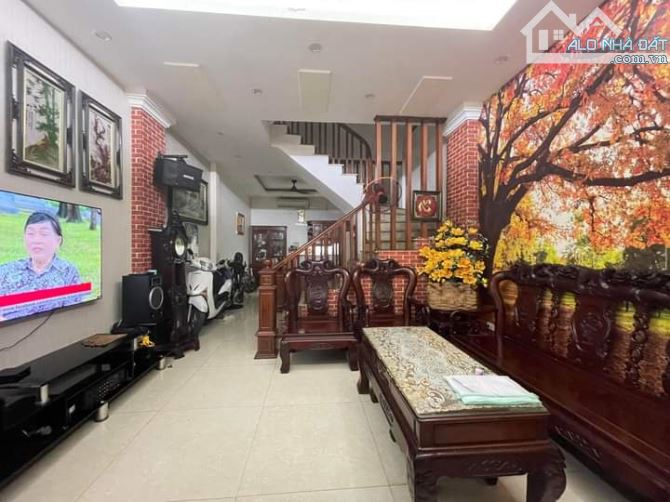 Ô tô qua! Bán nhà ngõ 20 Hồ Tùng Mậu, ngõ thông, kinh doanh, 52m2 5T, 12.x tỷ