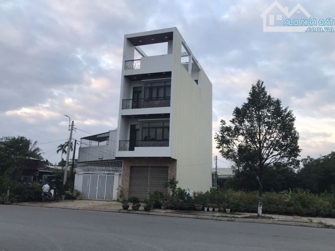 BÁN NHÀ MẶT TIỀN LÊ THÁNH TÔN 4 TẦNG SAU NHÀ LÀ CÔNG VIÊN