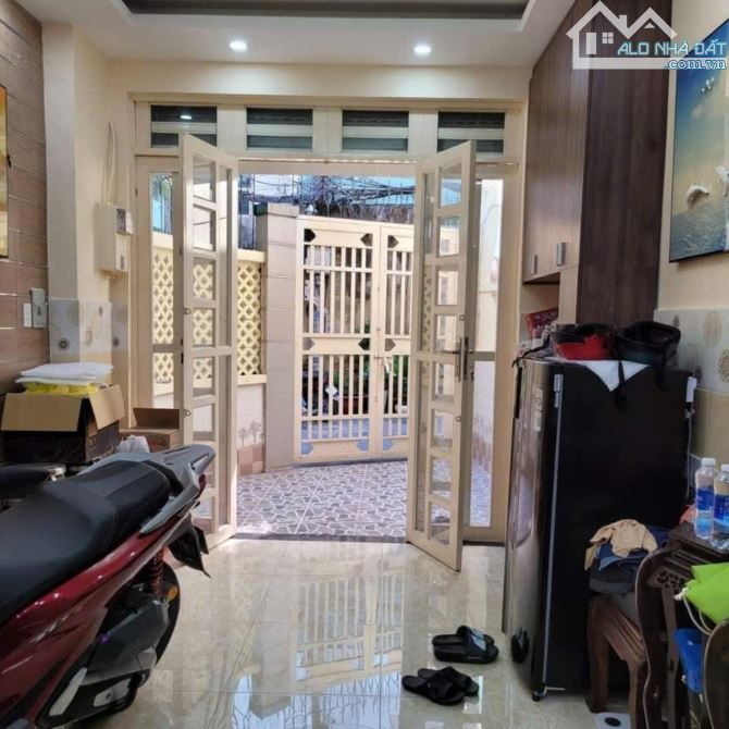 BÁN NHÀ CĂN GÓC ĐIỆN BIÊN PHỦ QUẬN 10 48M 3 TẦNG NỞ HẬU 3PN 4WC SIÊU ĐẸP 7.6 TỶ