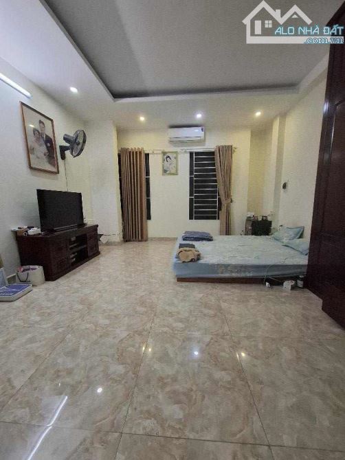 CỰC HIẾM , LĨNH NAM MỘT NHÀ RA PHỐ , LÔ GÓC SÁT TRƯỜNG GIÁ HƠN 5 TỶ