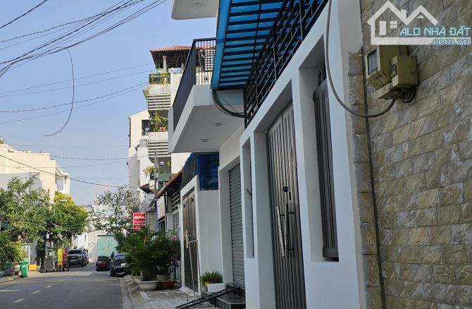 Nhà đẹp ở ngay, Nguyễn Thị Thập quận 7, giáp siêu thị GO, khu dân trí, chỉ hơn 9 tỷ