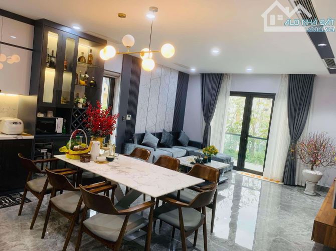 Bán nhà Hoàng Minh Đạo, Quận Long Biên 32m2, 6 tầng, 5.5 tỷ, view trường, sát phố.