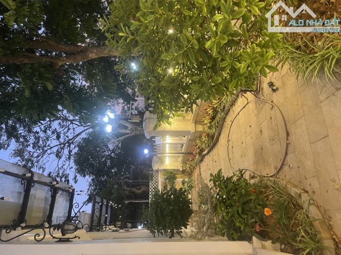 Bán BT đơn lập  Vinhomes Anh Đào 200m - Lô góc 4 mặt thoáng - 70tỷ có bớt - 10