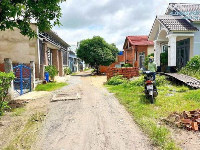 BÁN LÔ ĐẤT 207M2- GIÁ 1 TỶ 500 - THỊ TRẤN ĐỨC HÒA - LONG AN - 1