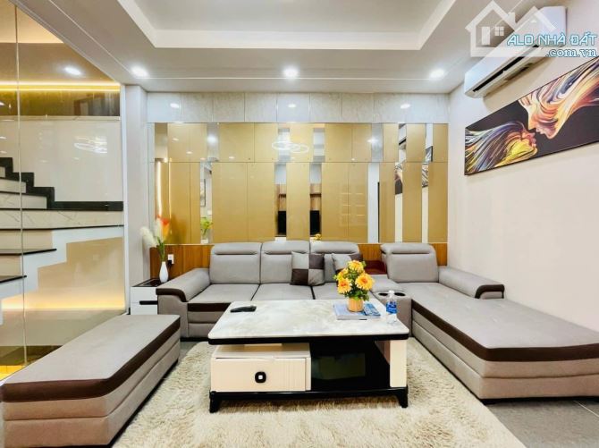 Xuất Cảnh Bán Nhà Mặt tiền Nguyễn Biểu, Q.5. (DT: 4,1 X 22,5m) - 4 tầng + thang máy. - 1