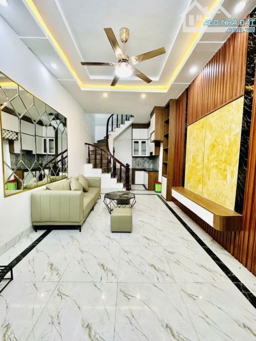 THANH LÂN- THANH TRÌ- 35M2- 5 TẦNG - 5 TỶ HƠN- LÔ GÓC- Ô TÔ 30M - 1