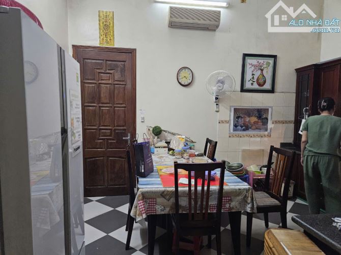 Cho thuê nhà Đặng thai mai 73m2 x 5 tầng, ngõ oto ở làm VP, CHDV, Homestay - 1