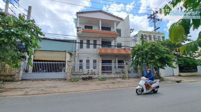 NHÀ XƯỞNG+NHÀ 3 TẦNG XUÂN THỚI THƯỢNG HÓC MÔN DT GẦN 1200M2 - 1