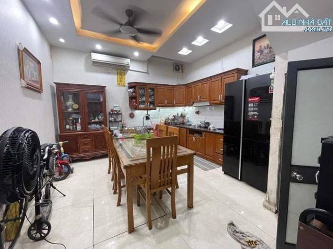 Ô tô qua! Bán nhà ngõ 20 Hồ Tùng Mậu, ngõ thông, kinh doanh, 52m2 5T, 12.x tỷ - 2