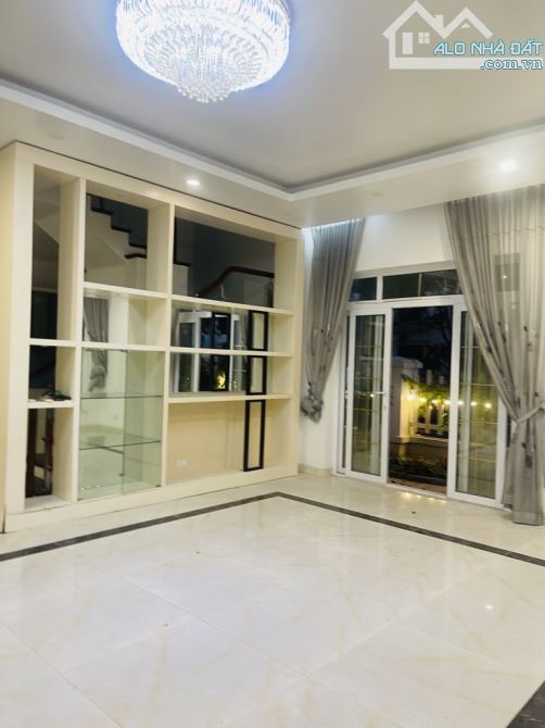 Bán BT đơn lập  Vinhomes Anh Đào 200m - Lô góc 4 mặt thoáng - 70tỷ có bớt - 3