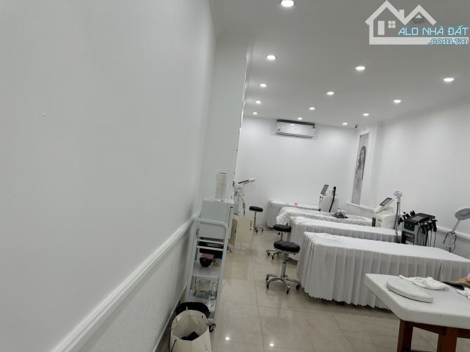 3 tầng,210m2, mặt phố Đê La Thành,có thang máy,hầm để xe, hợp làm văn phòng, Spa... - 3