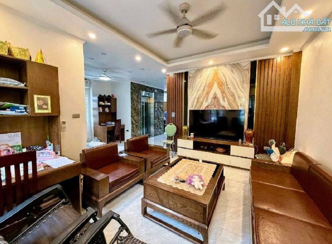 SIÊU PHẨM - BT - LRISGARDEN, DT 70M× 5T- LÔ GÓC - VỈA HÈ - Ô TÔ TRÁNH  - KD ĐỈNH, 32,6TỶ. - 3