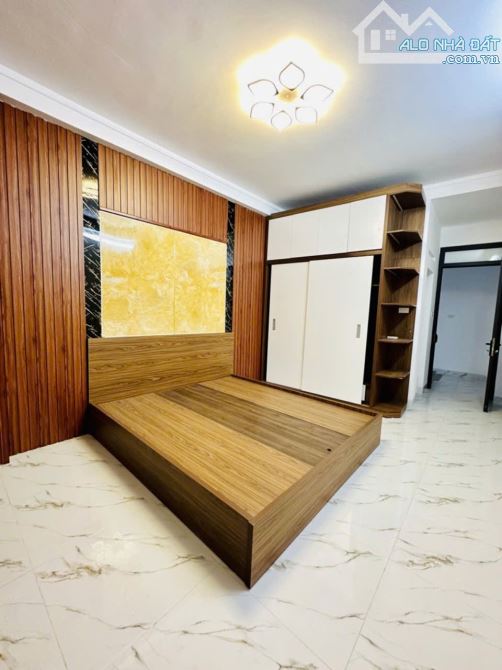 THANH LÂN- THANH TRÌ- 35M2- 5 TẦNG - 5 TỶ HƠN- LÔ GÓC- Ô TÔ 30M - 4