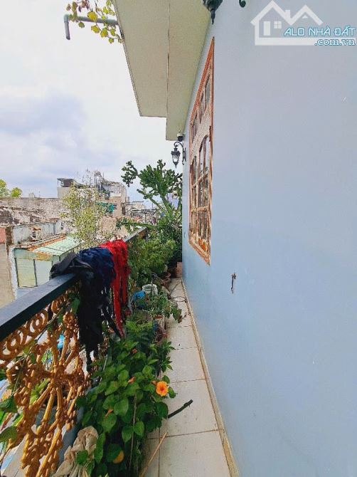 Nhà Lô Góc 3 tầng đường TTH20, phường TÂN THỚI HIỆP , Q12, dt 105m2(5,5mx20m) Hẻm 5m thông - 6