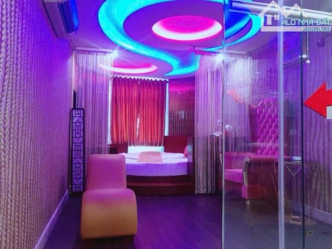 Hotel Mặt Tiền đường số 7 giáp Quận 1 7 tầng.Thu nhập trên 3 tỏi/năm - 6