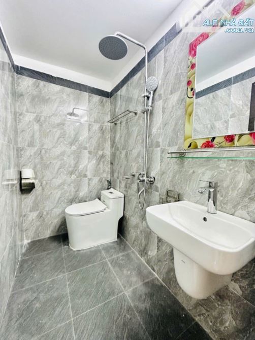 THANH LÂN- THANH TRÌ- 35M2- 5 TẦNG - 5 TỶ HƠN- LÔ GÓC- Ô TÔ 30M - 6