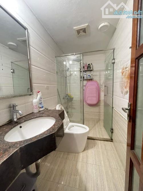 Ô tô qua! Bán nhà ngõ 20 Hồ Tùng Mậu, ngõ thông, kinh doanh, 52m2 5T, 12.x tỷ - 8