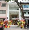 Cho thuê nhà hàng ngay phố đi bộ Nguyễn Huệ, Q1. Dt: 4x20m, Kc: trệt 1 lầu