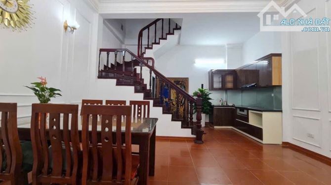 Bán nhà khu Linh Lang ngõ ô tô khu vực nhiều người NN sinh sống ở hoặc kinh doanh đều tốt