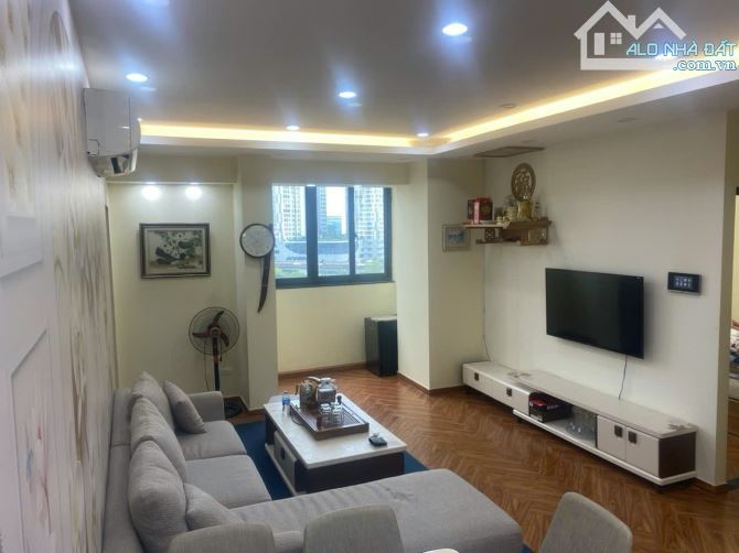 Cho thuê chung cư B3A Nam Trung Yên 80m2, 3 ngủ full siêu đẹp 15tr/tháng