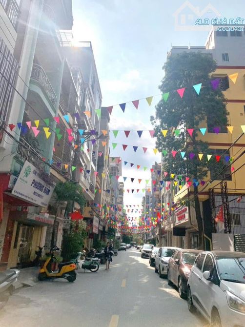 PHÂN LÔ VỈA HÈ TRẦN ĐĂNG NINH, 3 Ô TÔ TRÁNH, NHÀ ĐẸP GIÁ 11.35T