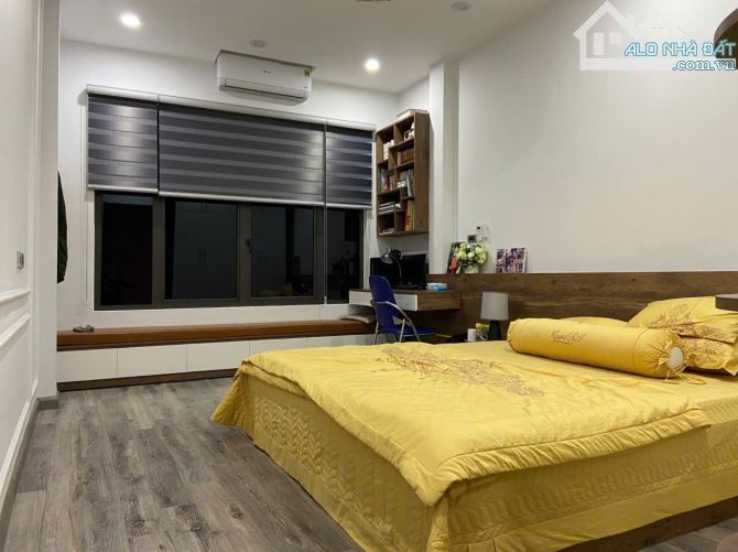 Cho thuê nhà nguyên căn Nguyễn Khoái , Hai Bà Trưng ,HN ,DT 32m x5, mới , full nội thất