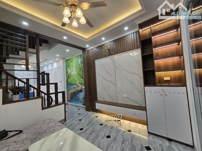 Bán nhà Trường Chinh, ngõ rộng thông, nhà đẹp đón Tết, 37m2, 5 tầng, giá 7 tỷ