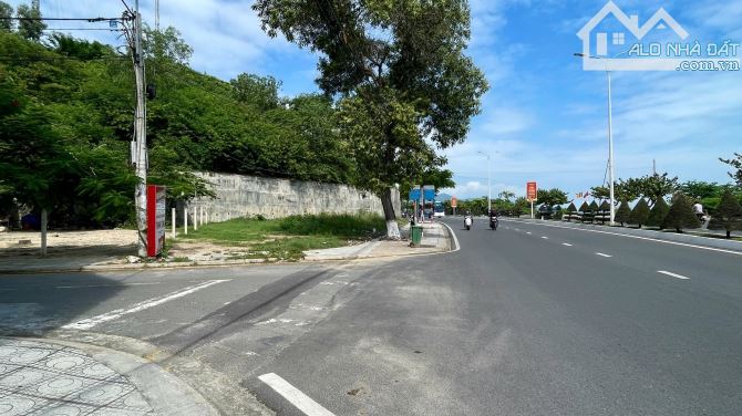 Bán đất Lô góc mặt tiền đường Phạm Văn Đồng, P.Vĩnh Thọ, Nha Trang 50,4m2 ( rộng 10,67m )