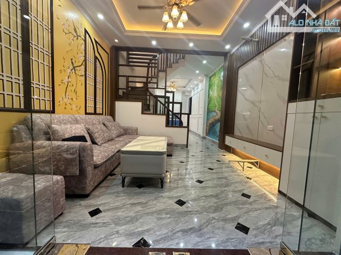 BÁN NHÀ TRƯỜNG CHINH, 5 TẦNG, 40m2, 6 NGỦ, NGÕ BA GÁC CHỈ 7.8 TỶ