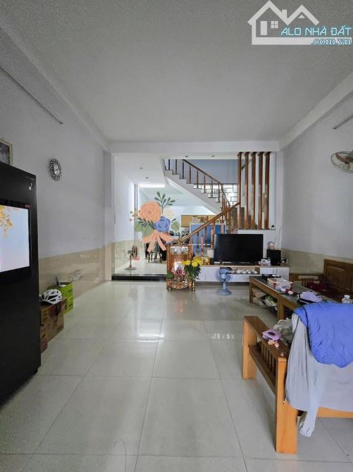 Bán nhà 2 tầng MT Thân Công Tài, sau bến xe, 100m2, 3 phòng ngủ