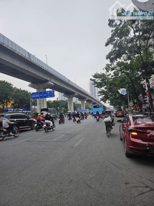 40 TỶ MẶT PHỐ NGUYỄN TRÃI 130m*8T* 4.5M MT VỈA HÈ, 200TR/THÁNG