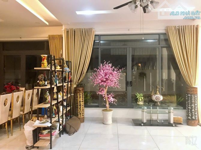 Bán nhà Villa Compound Xuân Thủy - Quốc Hương, DT:16x24, 3 Tầng + hồ bơi, 99.9 tỷ - 1