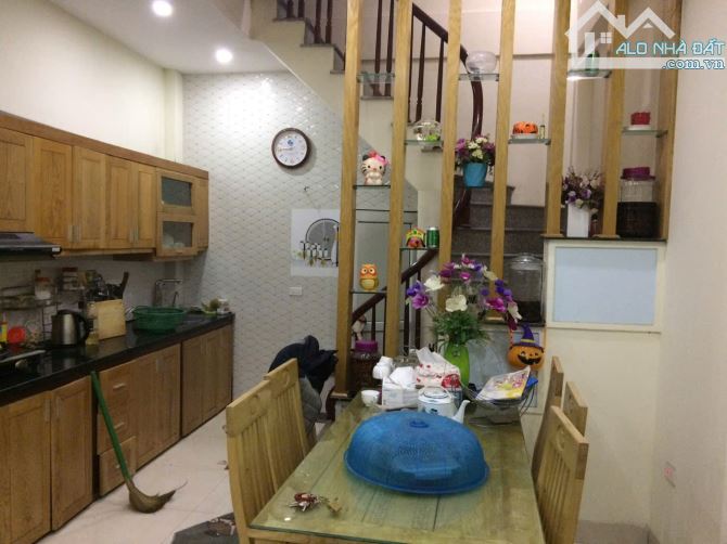 Cho thuê nhà nguyên căn Vũ Tông Phan. DT 35m2, 5 tầng. full đồ. Giá 12 triệu - 1