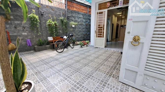 SIÊU PHẨM VILLA MINI GIỮA LÒNG XÌ PHỐ, NGUYỄN THÁI SƠN, 2 TẦNG, 75M2, CHỈ HƠN 5 TỎI - 1