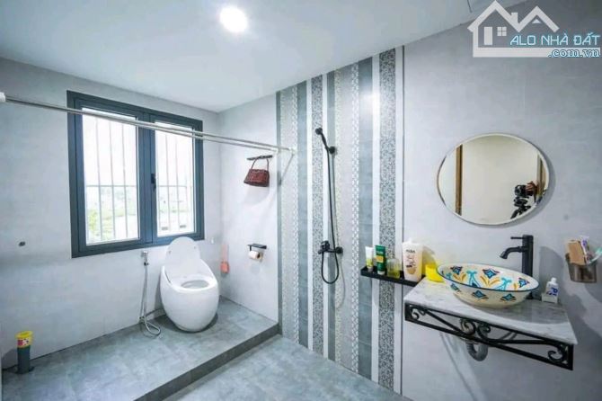 CĂN VILLA MẶT TIỀN ĐƯỜNG 10m SƠN TRÀ CÓ HỒ BƠI DOANH THU TỐT KHU VỰC TIỀM NĂNG - 1