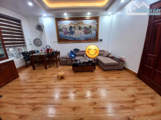 Bán nhà mặt phố Hai Bà Trưng kinh doanh sầm uất nhà đẹp 42m2 x6T - 1