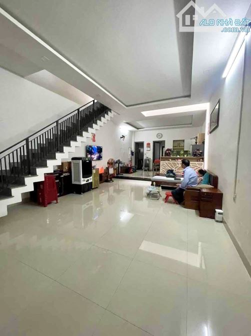 Bán Nhà Mặt Tiền Dương Thị Xuân Quý - 2 Tầng - 105m2 - MT 5m - Gần Biển -Ở Ngay - 10tỷ8. - 1