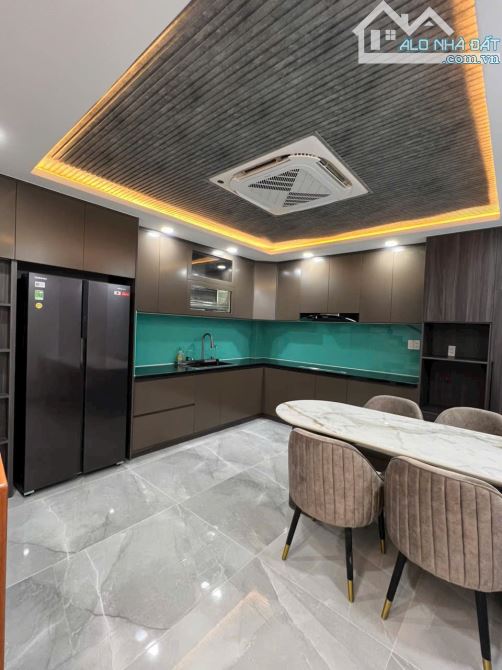Bán nhà mặt tiền Bạch Đằng, P.2, Tân Bình: 4 x 23, giá 19,9 tỷ. - 2