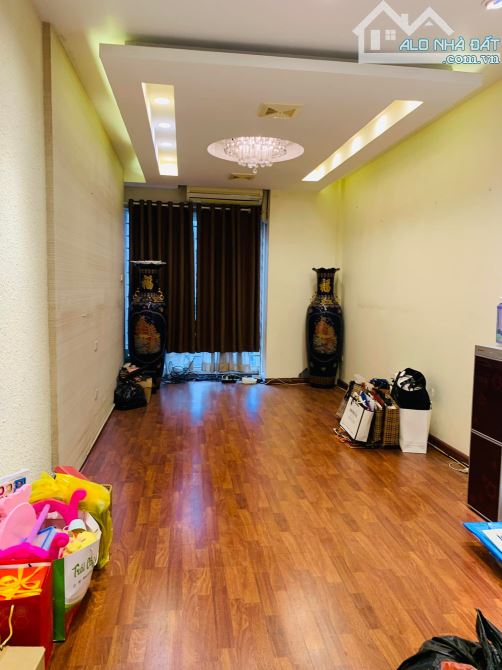 Nhà siêu đệp ở luôn MP Trung Liệt Đống Đa. Sổ A4 52m, 5 tầng 6 ngủ MT3m3 Giá 17 tỷ - 2