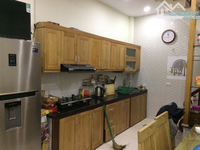 Cho thuê nhà nguyên căn Vũ Tông Phan. DT 35m2, 5 tầng. full đồ. Giá 12 triệu - 2