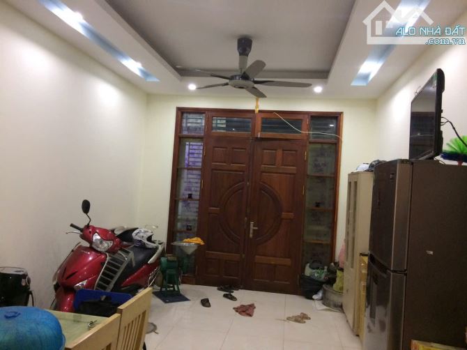 Cho thuê nhà nguyên căn Vũ Tông Phan. DT 35m2, 5 tầng. full đồ. Giá 12 triệu - 3