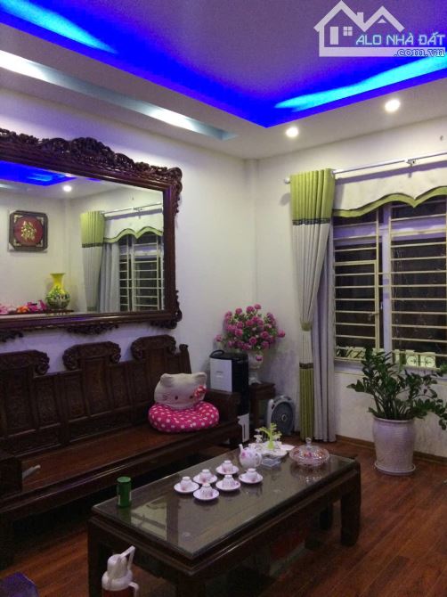Cho thuê nhà nguyên căn Vũ Tông Phan. DT 35m2, 5 tầng. full đồ. Giá 12 triệu - 4